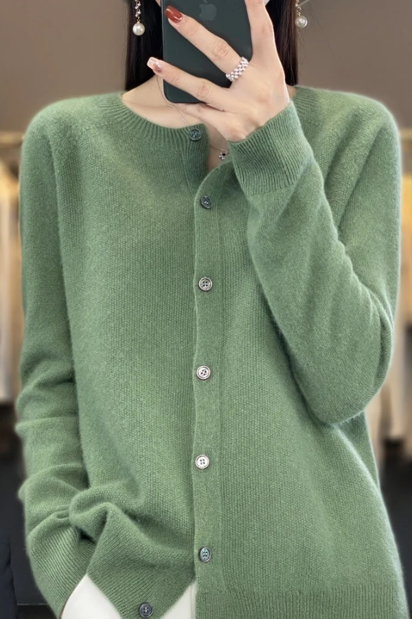 Super soft women's long cardigan, button-front detail, perfect for cozy comfort and versatile styling.