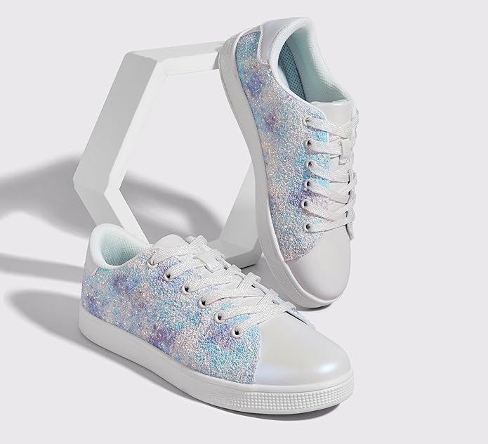 Women's statement shoes: glittering lace-up fashion sneakers for a chic look.
