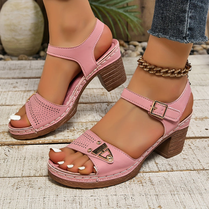 Versatile women's summer sandals, providing stylish comfort for any occasion.