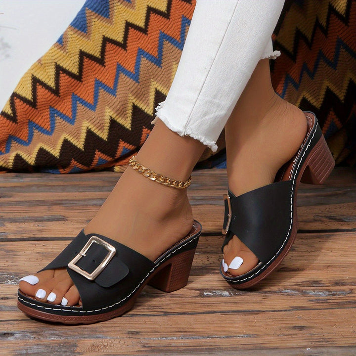 Women's stylish casual sandals offering everyday comfort. Perfect lightweight summer footwear.