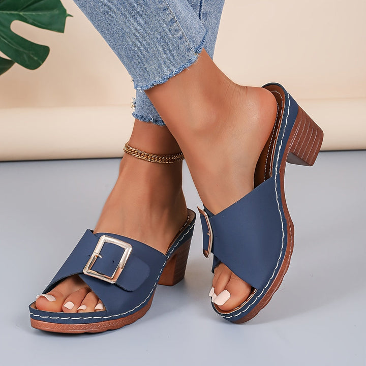 Stylish open-toe flats for women, providing everyday comfort and a versatile casual look.