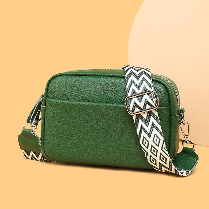 Stylish women's fashion accessory: a sleek crossbody bag for everyday elegance.