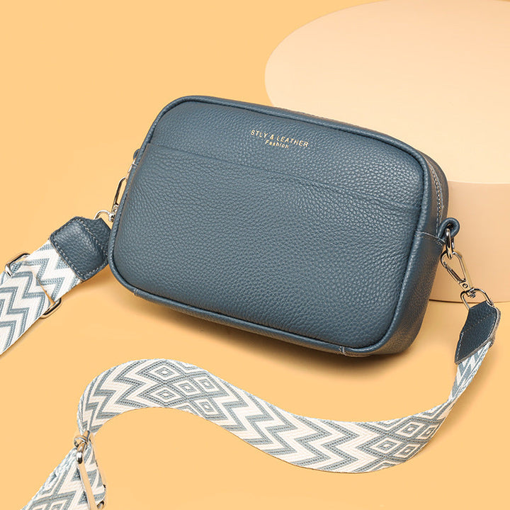 Essential women's crossbody bag, versatile for any outfit, perfect daily companion.