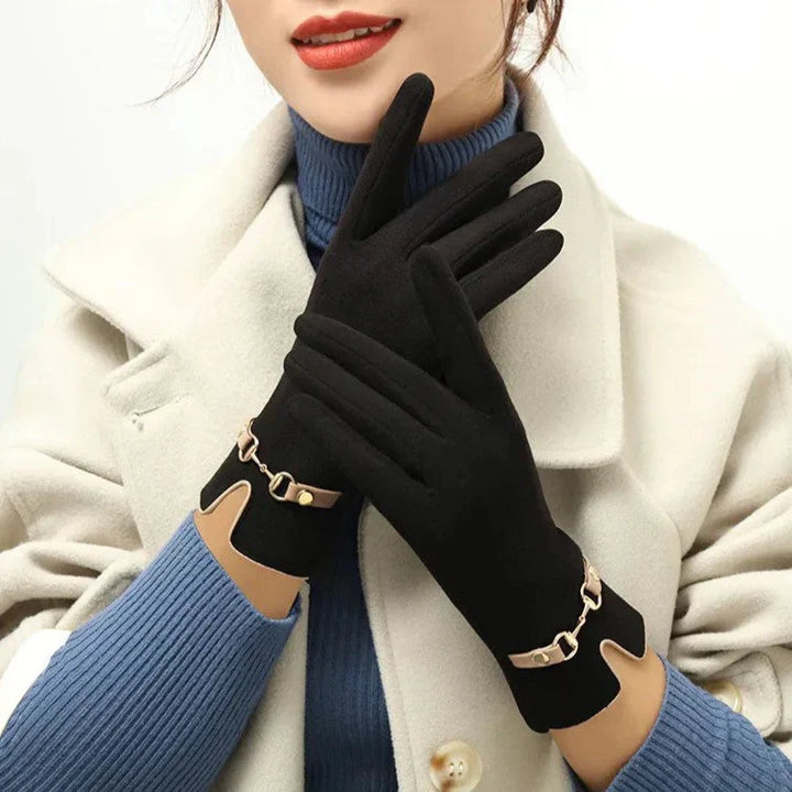 Women's stylish winter gloves, warm & touchscreen compatible. Perfect for cold weather.