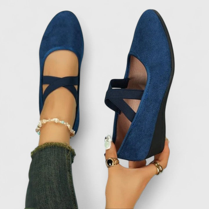Stylish women's orthopedic sandals, offering ultimate arch support & comfort for daily walking.