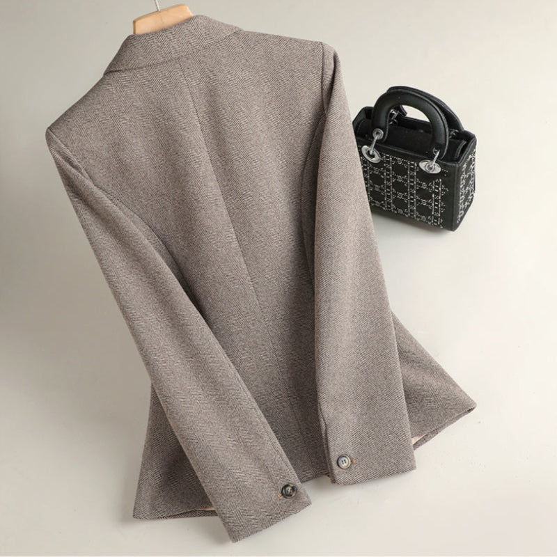 Close-up of a chic women's tailored blazer jacket showcasing its professional fit & quality. Essential business wear.