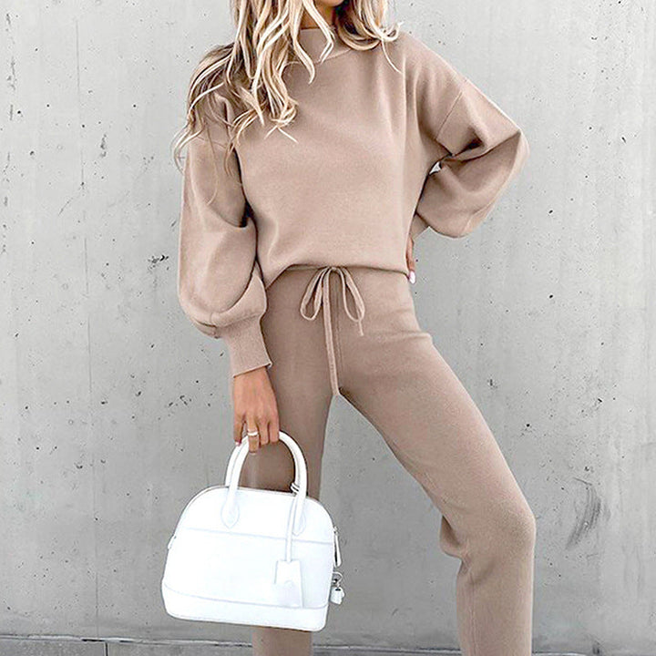Cozy women's loungewear set, perfect for everyday casual wear, relaxation, or a comfortable travel outfit.
