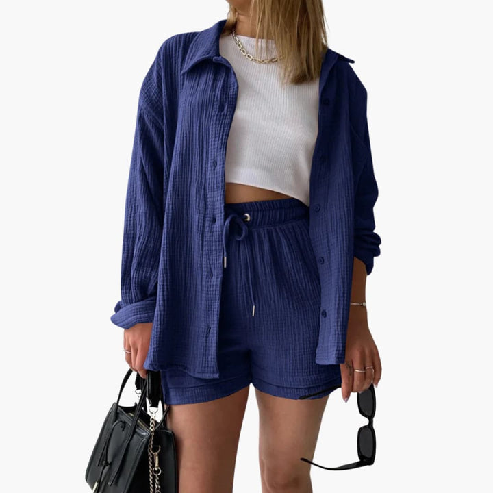 Relaxed fit women's casual set for summer. Breathable, comfortable two-piece outfit.