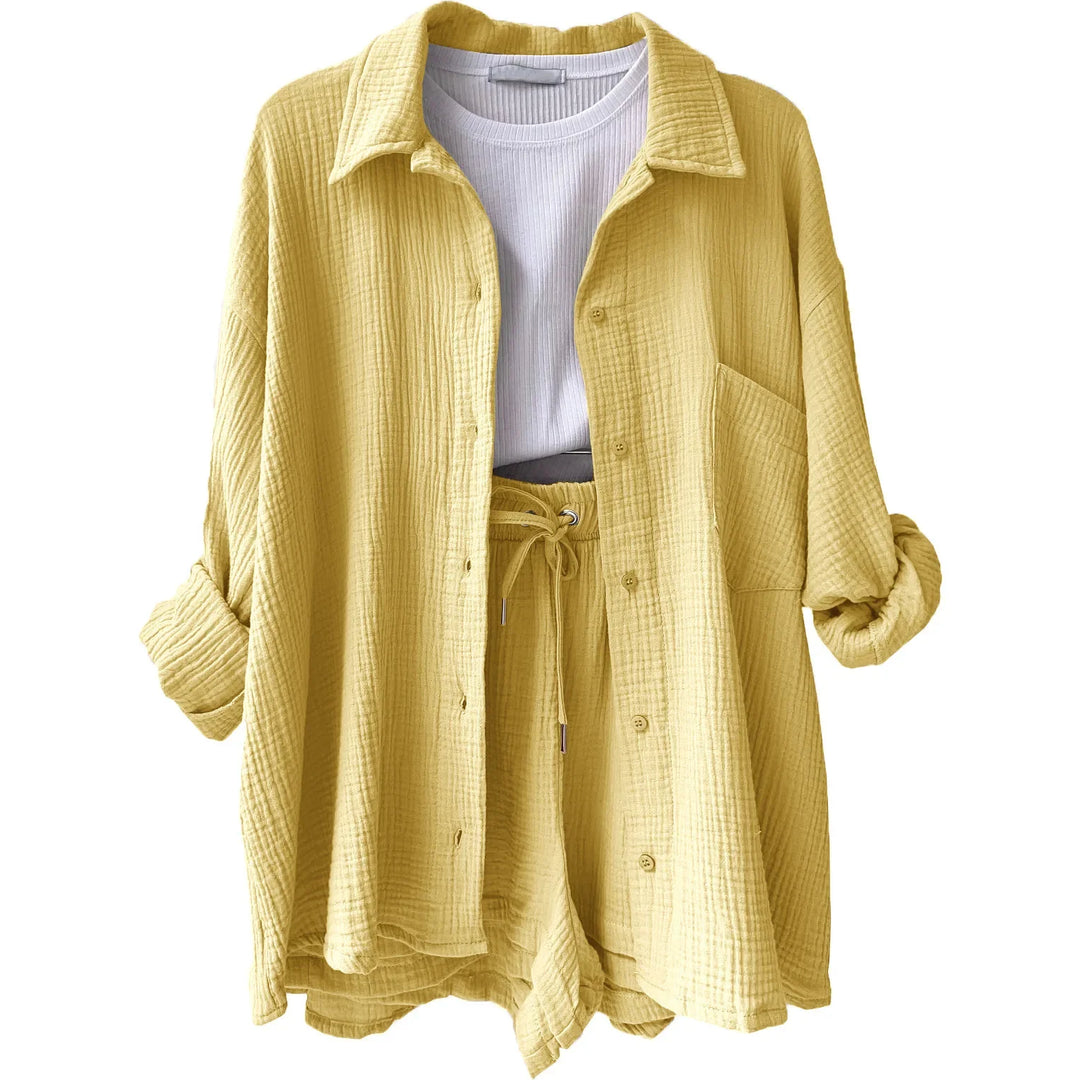 Comfortable women's vibrant crinkle summer outfit, a chic shorts set for leisure.