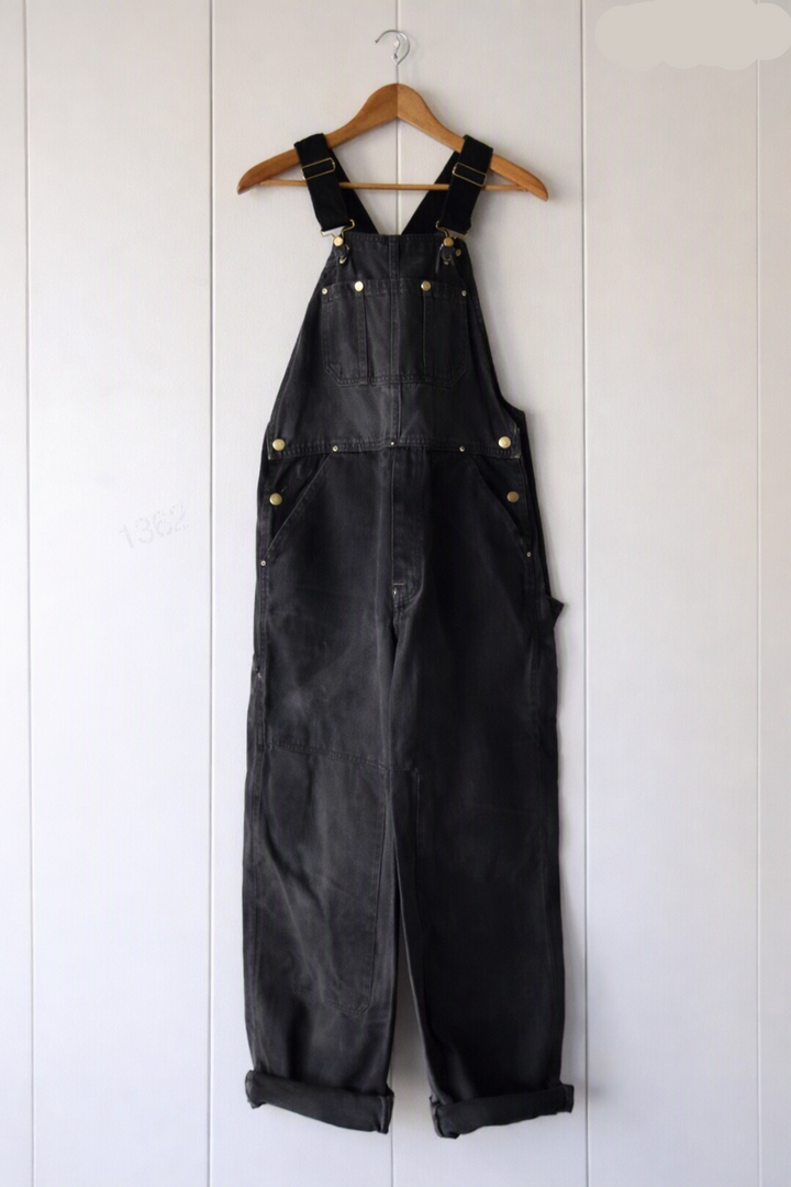Fashionable women's vintage bib overalls, offering a comfortable workwear-style with adjustable straps.