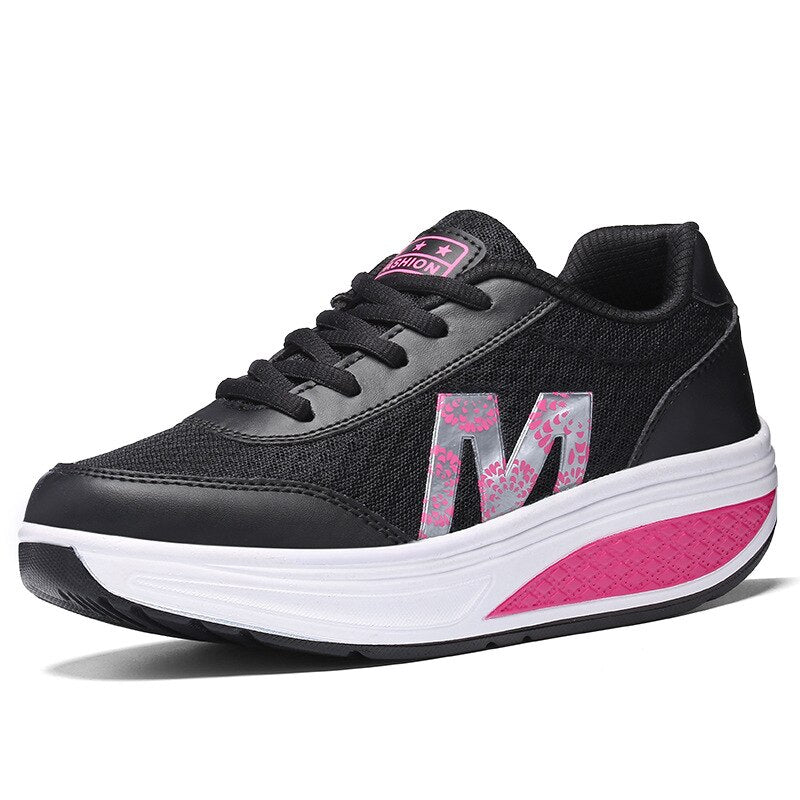 Women's walking sneakers with supportive comfort and breathable design, ideal for daily wear.