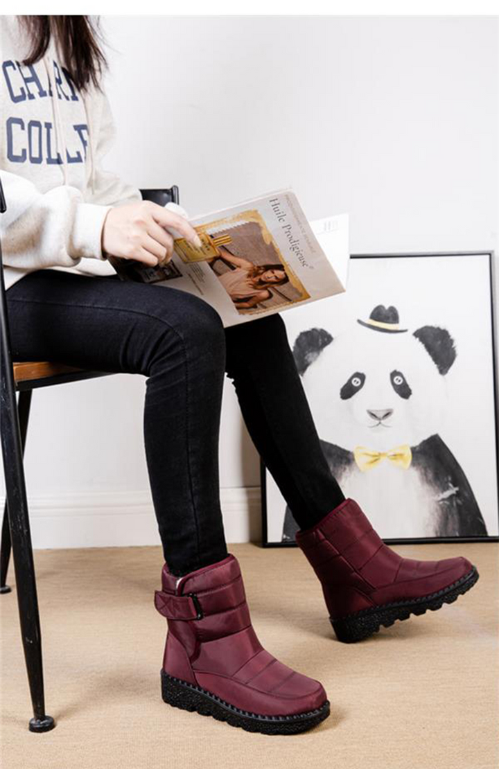 Women's warm waterproof padded winter boots, ideal for snow and cold weather conditions.