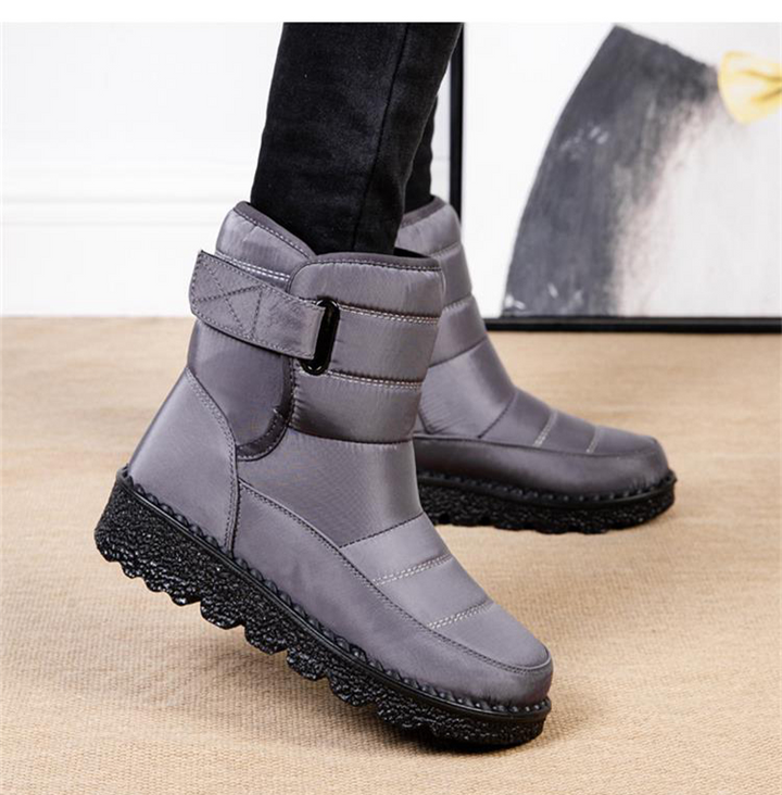 Everyday women's warm winter boots, waterproof for daily comfort in cold, snowy conditions.