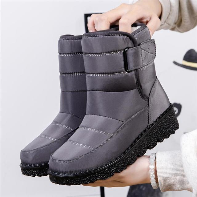 Cozy ladies' padded winter boots, waterproof & warm for ultimate comfort during snowy days.