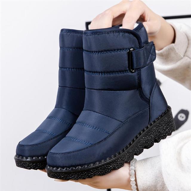 Anti-slip waterproof women's snow boots, perfect for cold weather and winter activities.