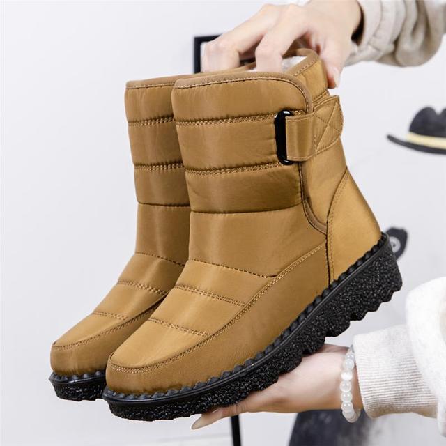 Ladies' anti-slip winter boots, waterproof and warm, essential for outdoor snow excursions.