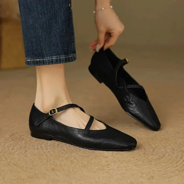 Elegant closed-toe ballet flats for women. Comfortable, stylish, and perfect as everyday casual shoes.