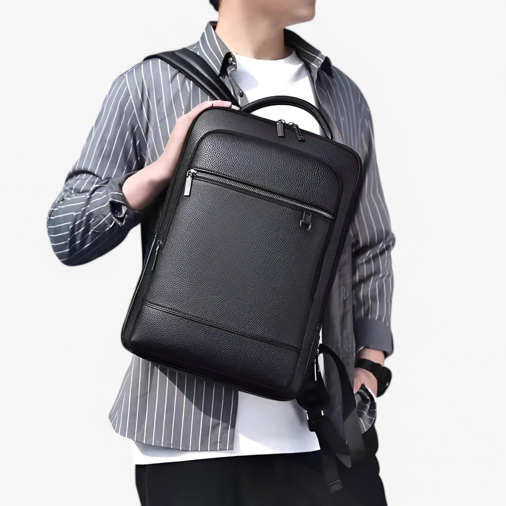 "Zaino in pelle elegante con porta USB, colore nero, design moderno, ideale per lavoro e viaggi. Praticità e stile unite."